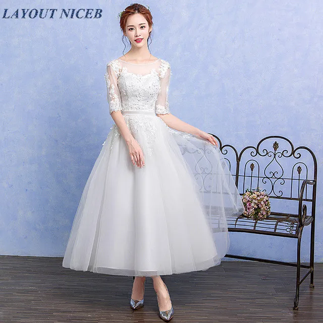 Короткое свадебное платье из тюля с круглым вырезом коротким рукавом и кружевной