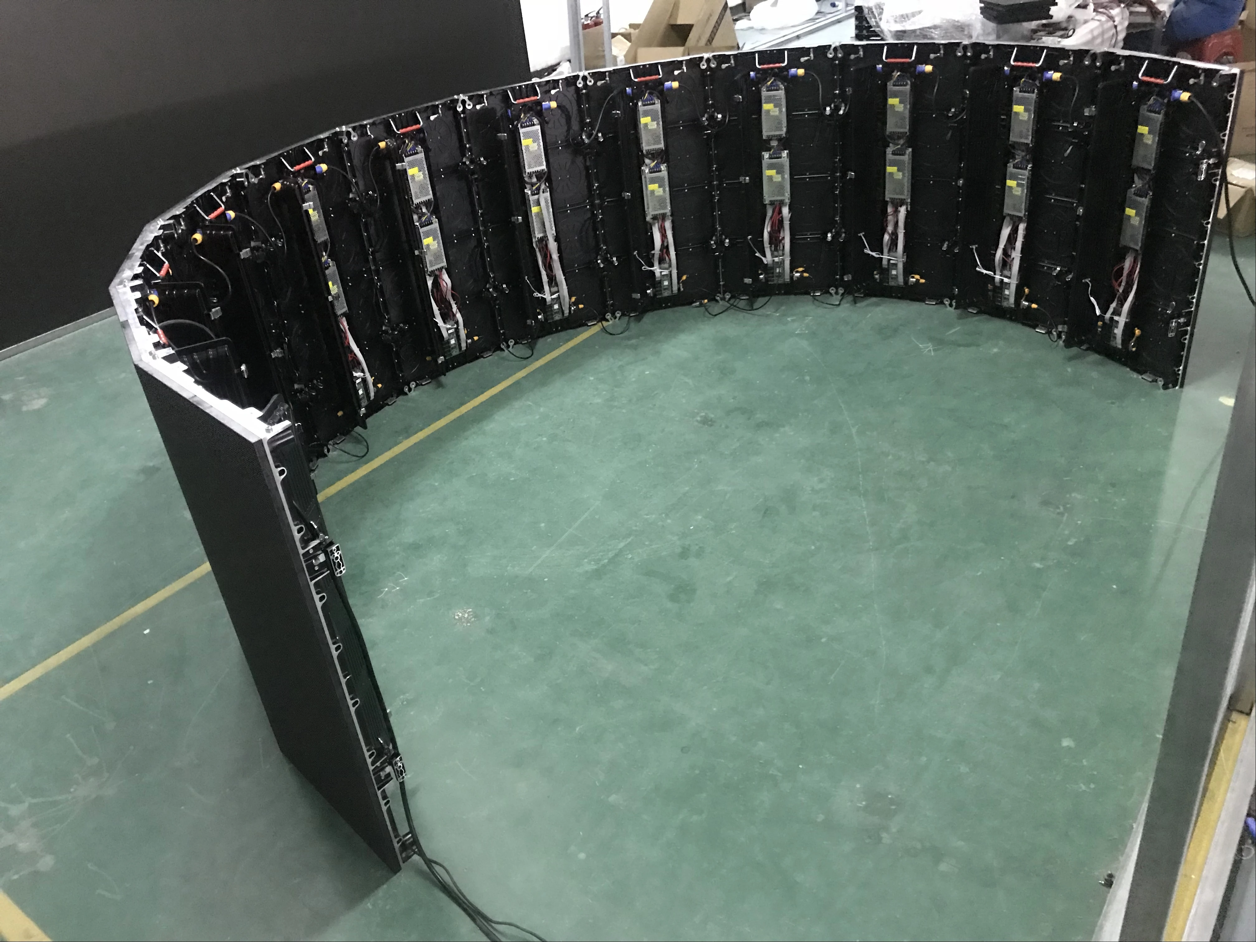 P4 P4.81 внутренний наружный подвесной изогнутый СВЕТОДИОДНЫЙ дисплей Панель