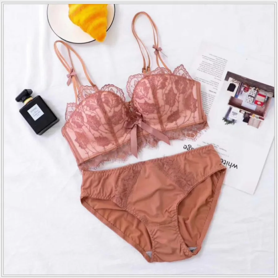 Привлекательное нижнее белье с перекрестной спинкой Привлекательный