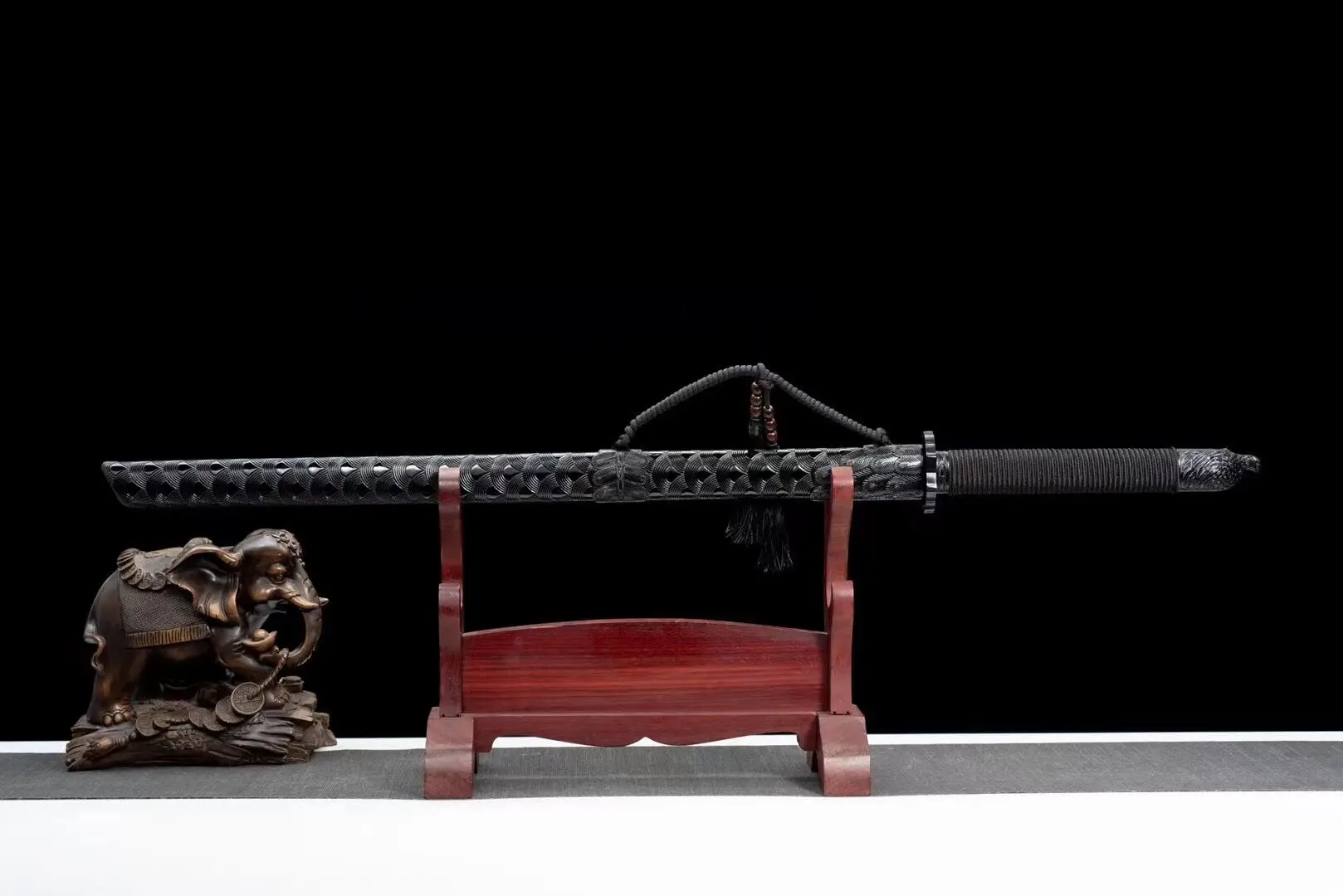 

Настоящий стальной китайский полноразмерный меч Тан ручной работы с лезвием с рисунком Феникса, открытый боевой готовый острый точечный ме...