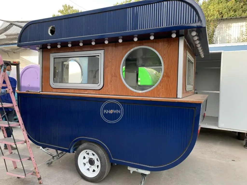 Автоприцеп для продажи пищевых продуктов полностью оборудованный кемпинга |