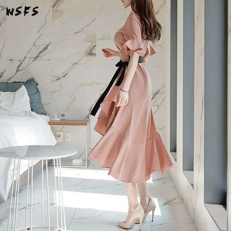 Женское винтажное вечернее платье розовое облегающее с асимметричным подолом в