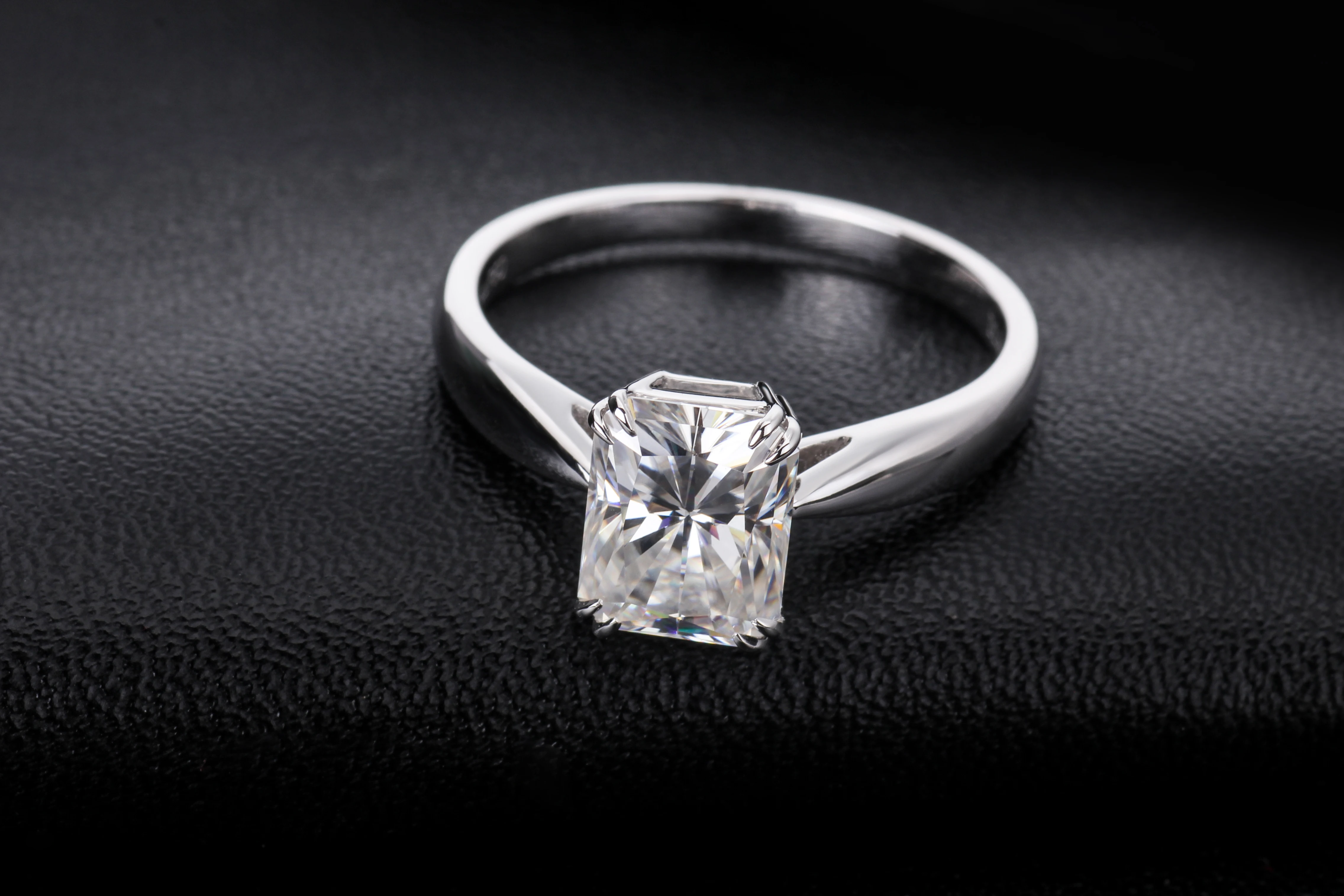 Кольцо обручальное Starsgem с муассанитом женское кольцо супер белый цвет 18 К