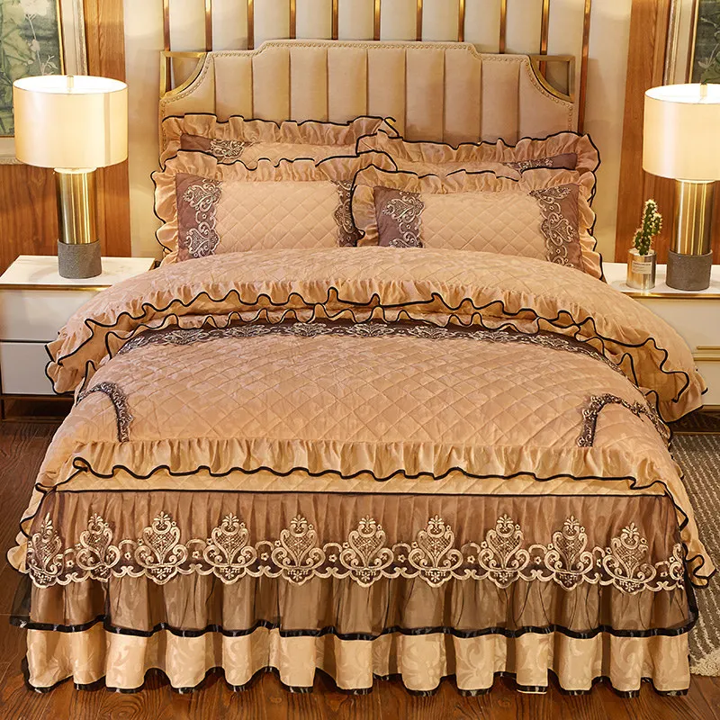 

Velvet King Size Bedding Set Luxury Comforter Cover 4pcs Europe Quilted Lace Bedskirt Soft Warm Full Queen with Two Pillowcases