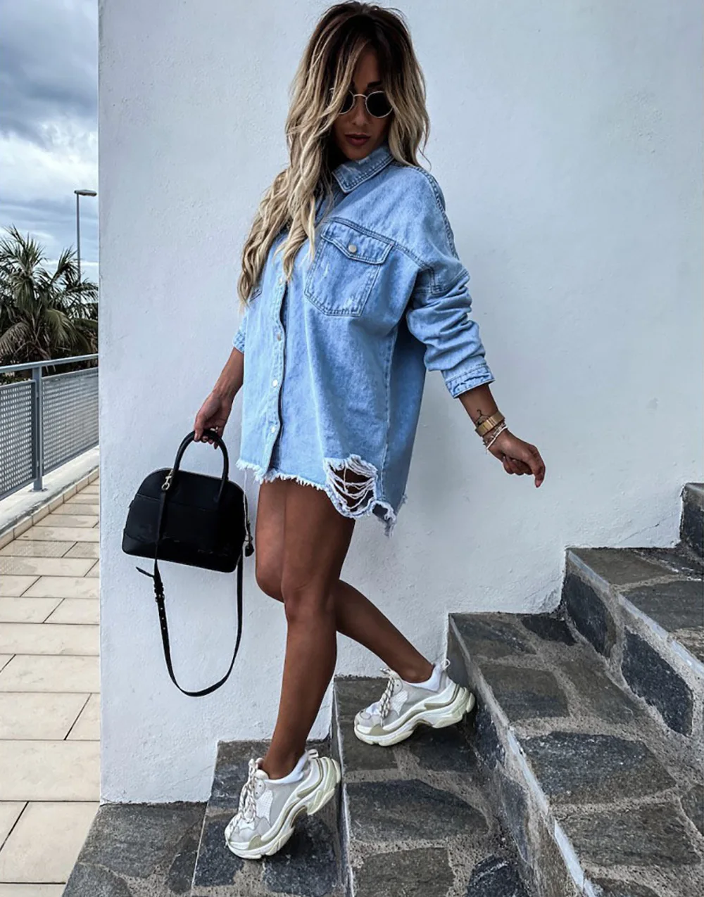 

Летний женский новый джинсовый светло-голубой пикантный клубный праздничный Пляжный топ с длинным рукавом Женское пальто рваный джинсовый...