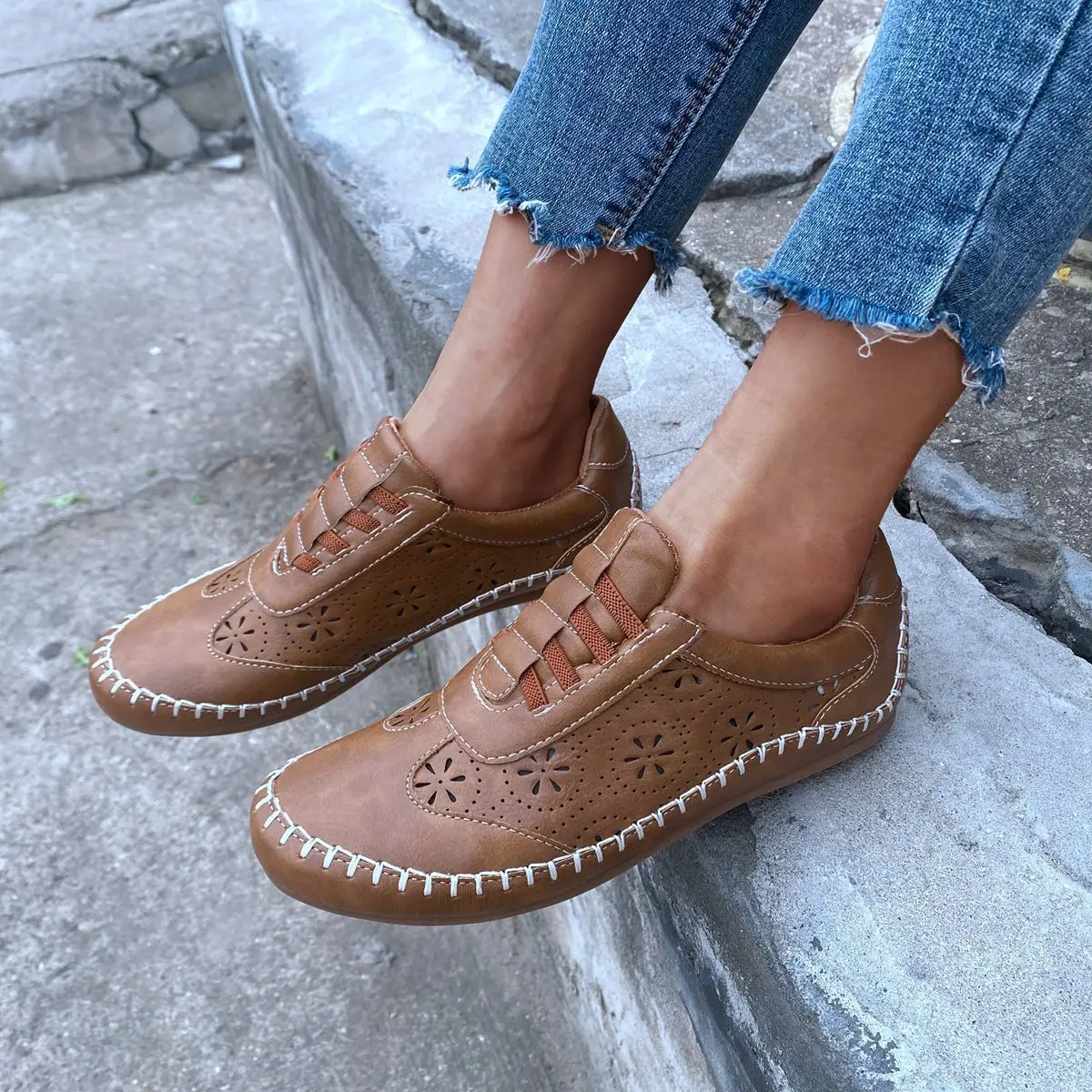 

2021 г. Новые женские ботинки большого размера 43 низкая обувь летние тонкие туфли на плоской подошве со шнуровкой заостренный носок на низком ...