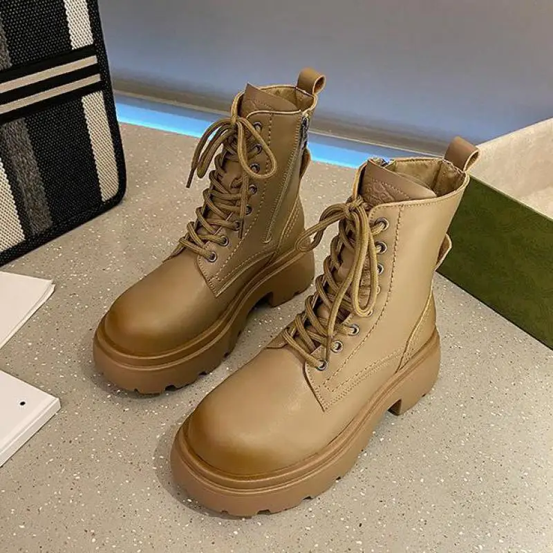 Short women's winter European fashion belt buckle round toe platform shoes ankle sexy motorcycle boots increase