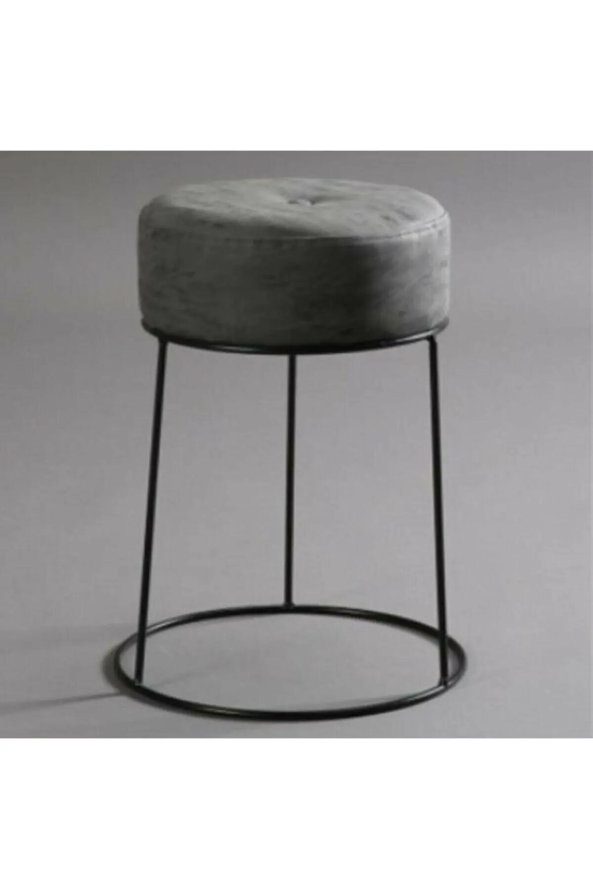 

Темно-серый матовый стул с металлическими ножками из тайского пера