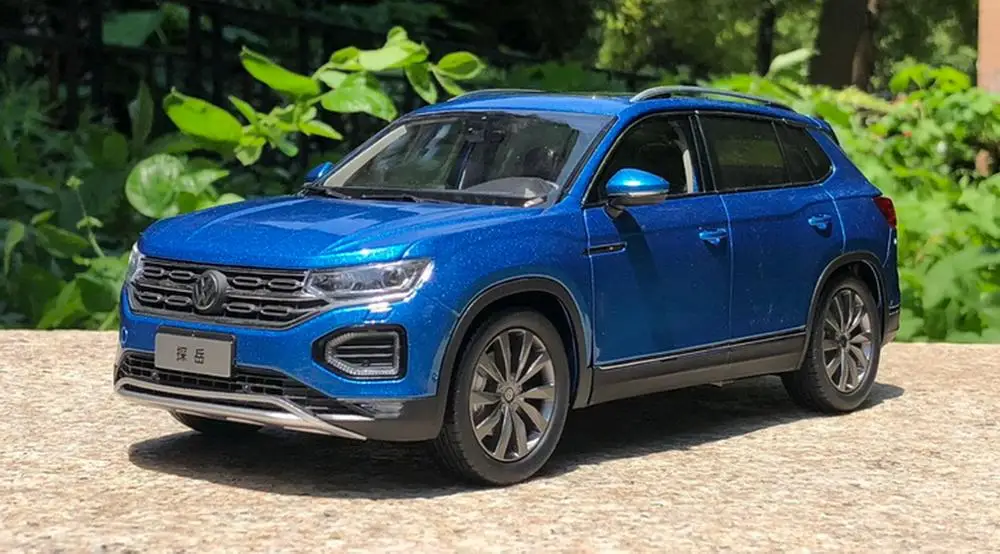 

1/18 Scale Volkswagen TAYRON SUV Blue Diecast Model Car Toy Collection