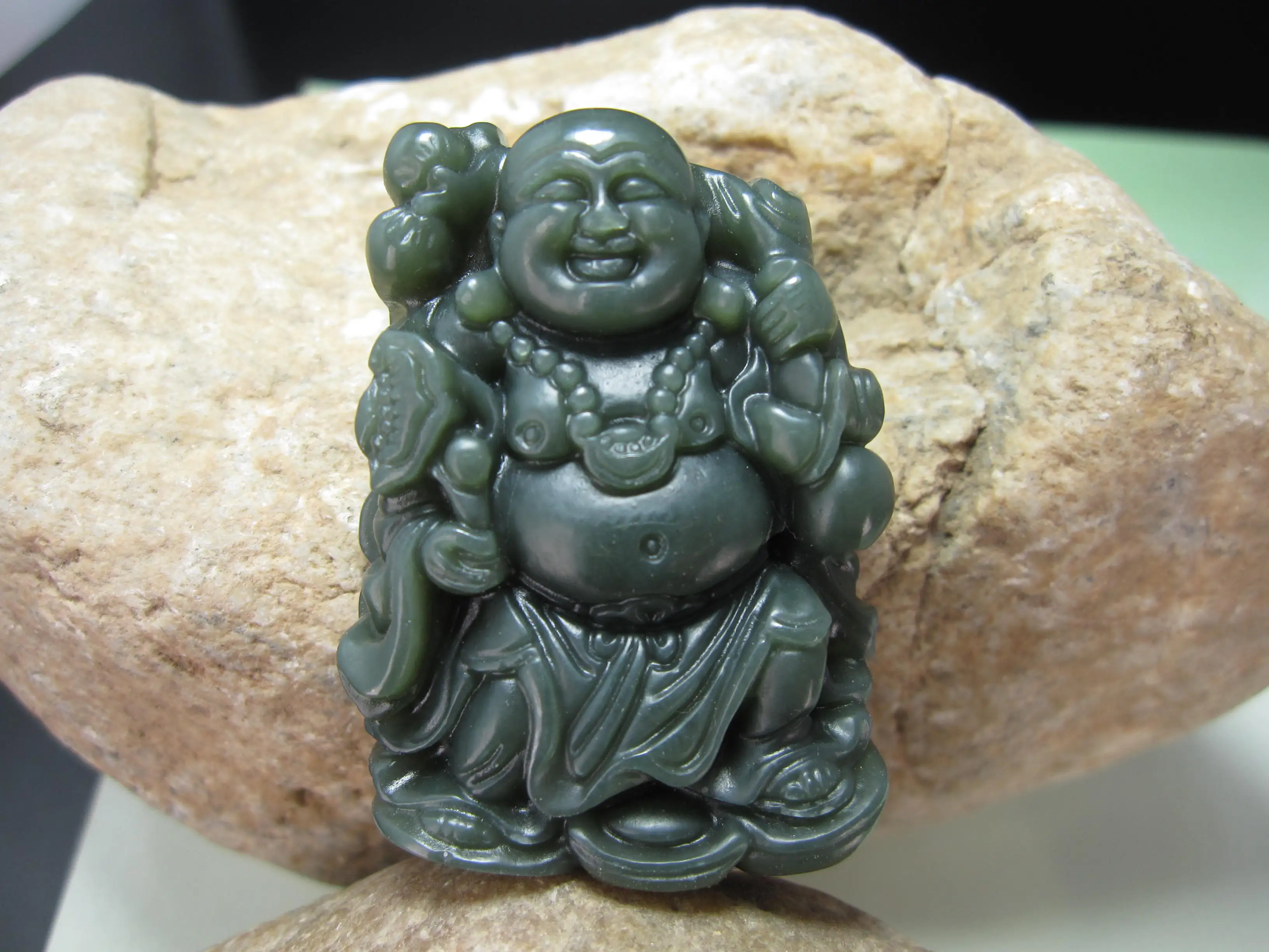 Натуральная резная улыбающаяся Будда RUYI wishful HETIAN Jade China QINGYU Зеленые Подвески для
