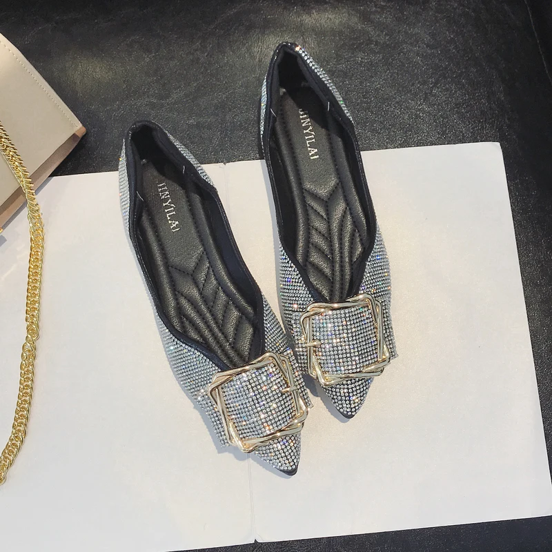 Женские кожаные балетки на плоской подошве с острым носком | Обувь