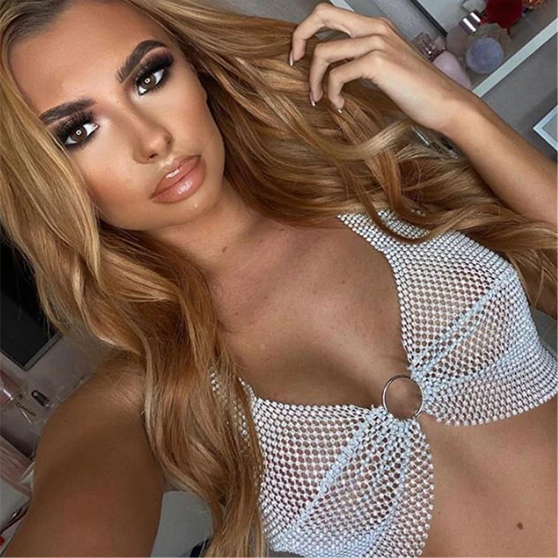 Женские сексуальные укороченные топы с лямкой на шее и пуш-ап блестящие