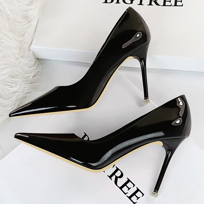 Туфли-лодочки женские на высоком каблуке 2021 см бежевые телесные большие размеры |