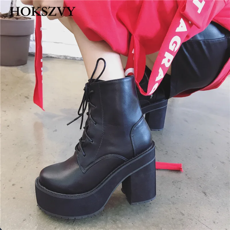 Ботинки на платформе с круглым носком шнуровке Новинка 2018 года ботинки высоком