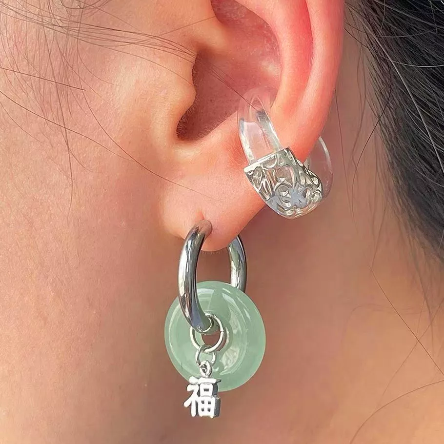 

XIALUOKE New Unique Green Jade Round Stainless Steel Hoop Earrings For Women Vintage Elegant Earclip Earrings Statement Jewelry