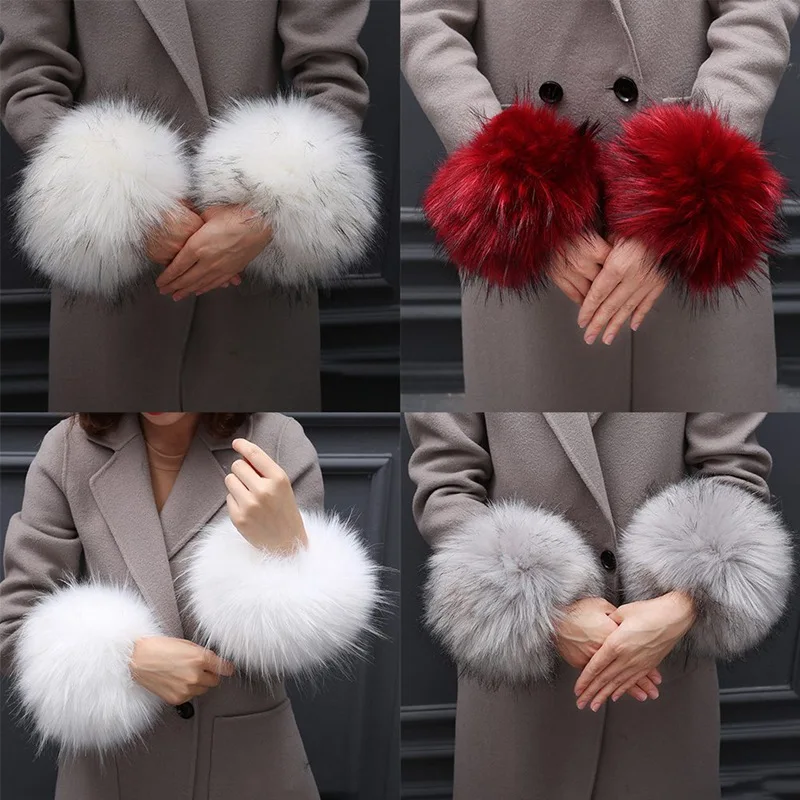 Женский комплект из браслета с манжетами и меховым нарукавником зима 2019 |