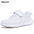 Ngouxm Белая обувь для девочек Новинка летняя дышащая сетчатая мягкая спортивная обувь для мальчиков весна осень студенческие белые детские кроссовки