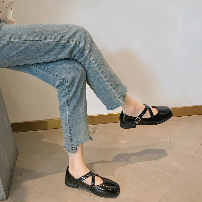 Новинка 2020 модные женские туфли кожаные маленькие с перекрестной шнуровкой