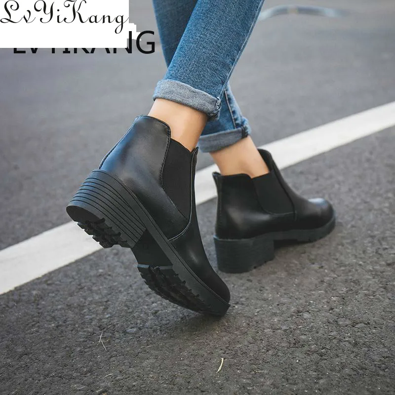 Новые Популярные стильные модные женские ботинки с круглым носком на толстой