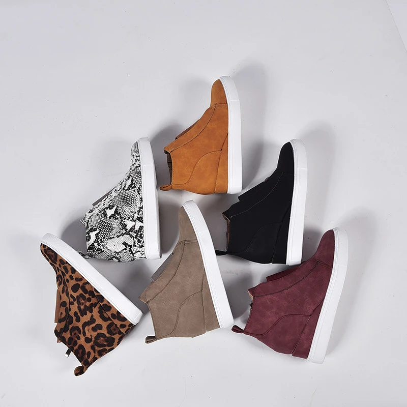 Женские прогулочные ботинки полусапожки на танкетке с внутренним каблуком