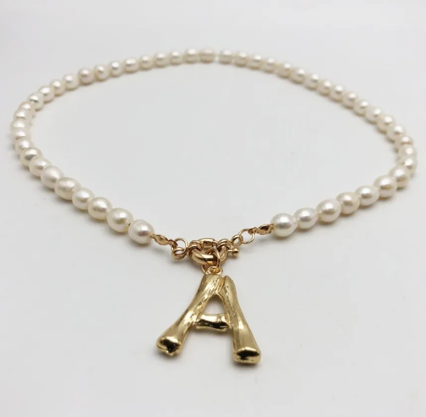 

26pcs/set Wholesale European and American freshwater pearl 26 letters pendant necklace gold letters necklace beads pearl jewelry