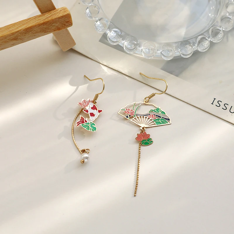 

Original Palace Restoring Ancient Ways Fan Earrings Special Temperament Earrings Asymmetric Rabbit Cute Cat Ear Pierced Earrings