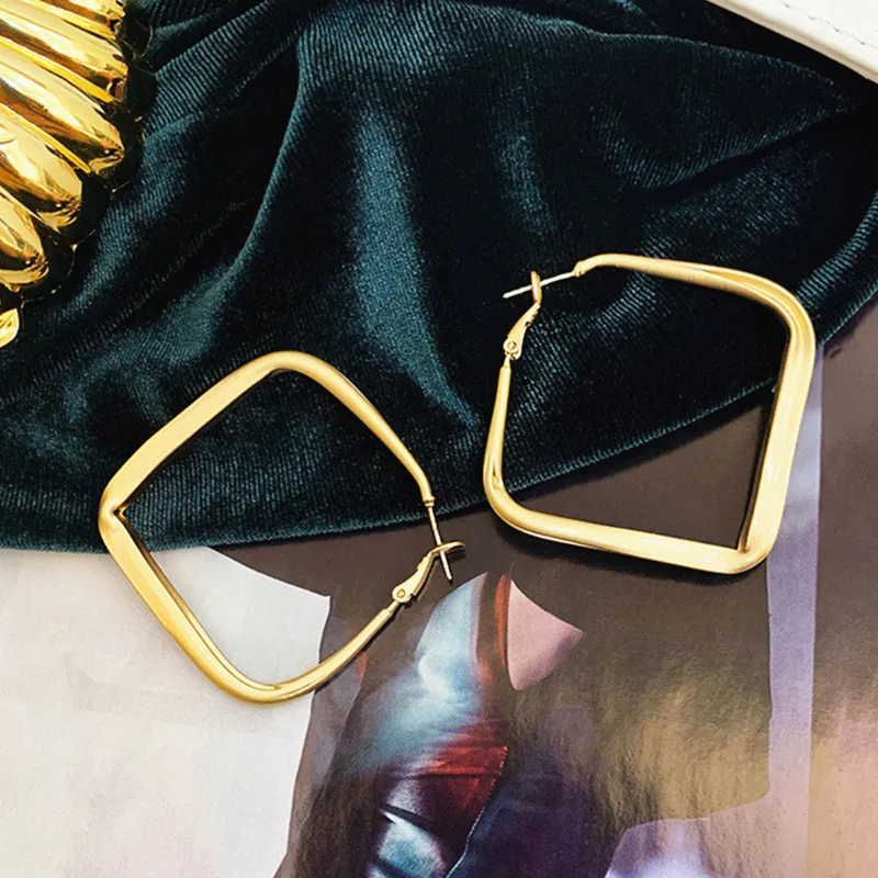 Европейские и американские ретро-темпераментные вычурные серьги геометрического квадрата модного персонажа Биг он