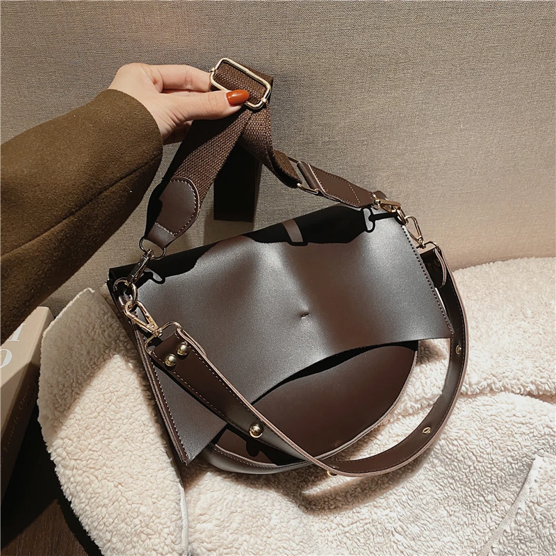 

Vintage Saddle Wide Strap Crossbody Bags For Women Half Moon Famous Brand Design Large Capacity PU Leather Female Shoulder Bags