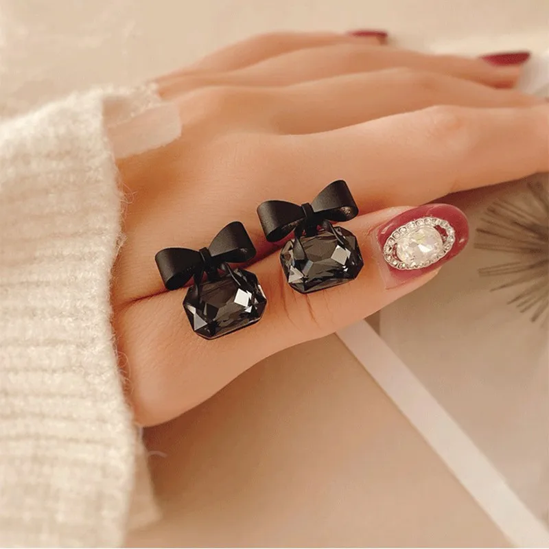 2020 New joker Korean sweet Black bowknot Women Earrings fashion senior shiny crystal geometric square Stud Jewelry | Украшения и