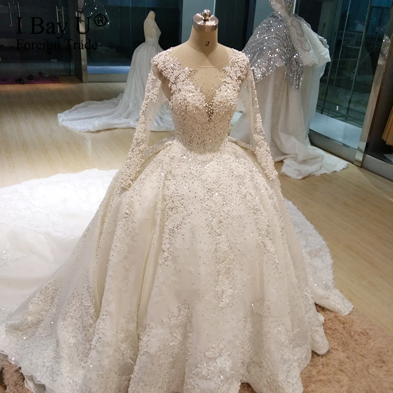 Роскошные свадебные платья с длинным рукавом украшенные камнями 2020