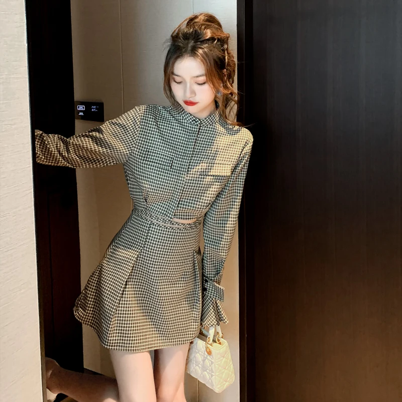 

Женский костюм с юбкой, клетчатая мини-юбка А-силуэта с высокой талией и клетчатый укороченный топ с длинным рукавом, комплект из двух предм...