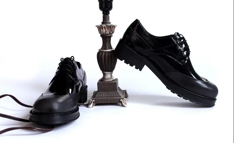 Новинка Обувь из натуральной кожи с круглым носком Модные однотонные черные