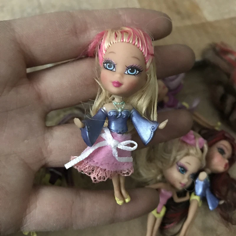 

2Pcs Mini Kawaii Cute Fashion Girl Doll with Skirt Action Figures Model Toy Gift For Boy Girl Kid