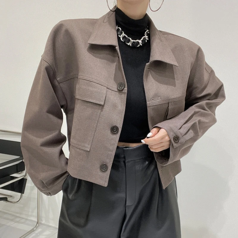 

Женская куртка с отложным воротником, свободная куртка в Корейском стиле ретро с большими карманами и тремя пуговицами, короткая куртка с д...