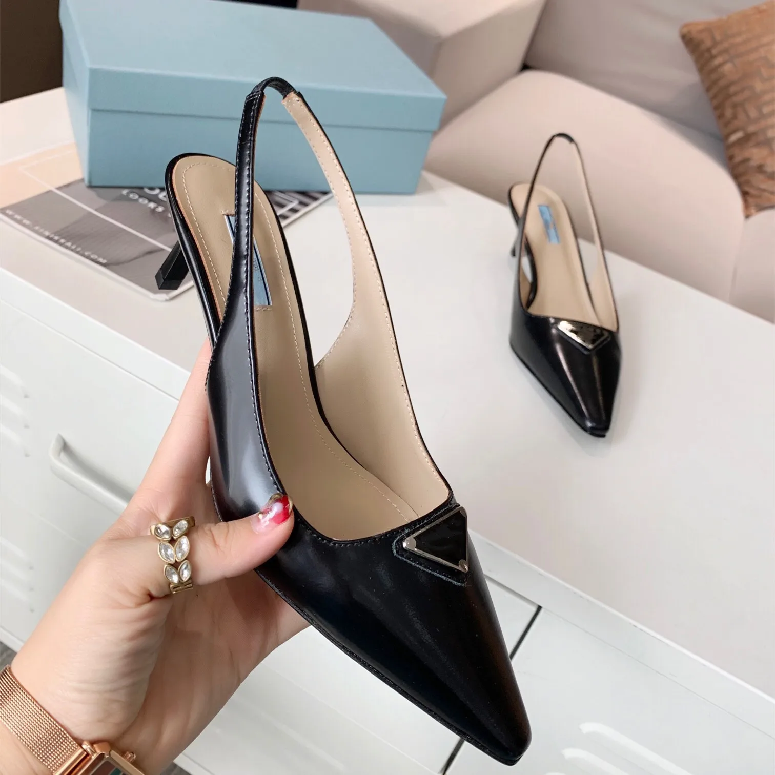 

Women's Shoes