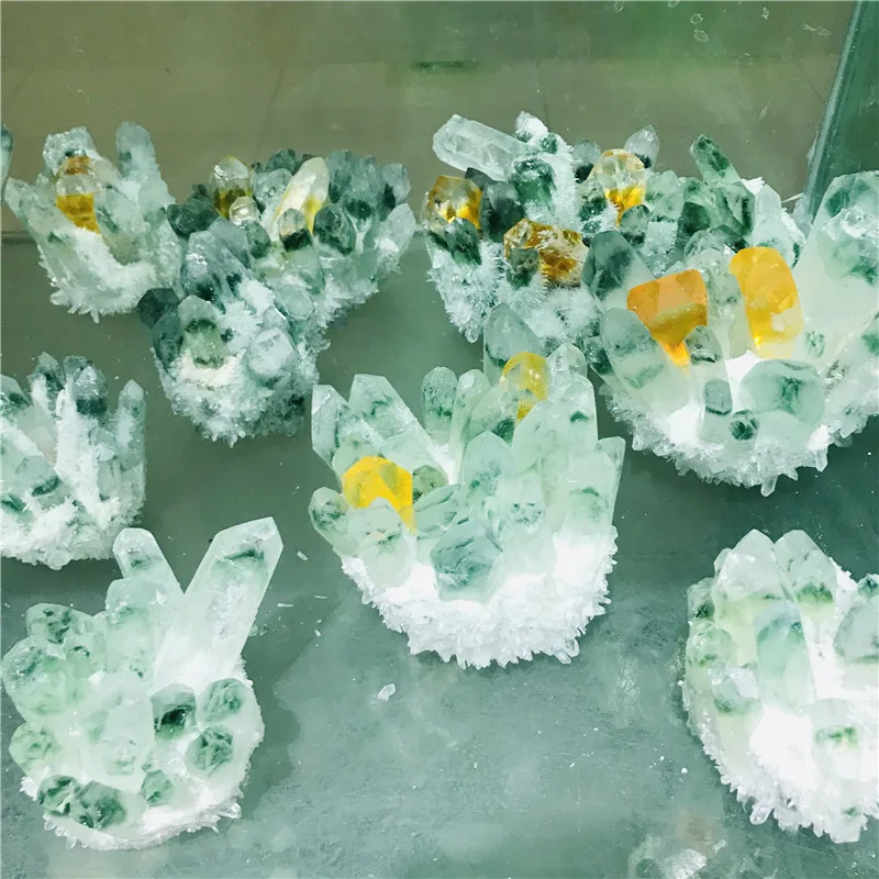 Кварцевый кластер натуральный зеленый кристалл призрака инкрустированный