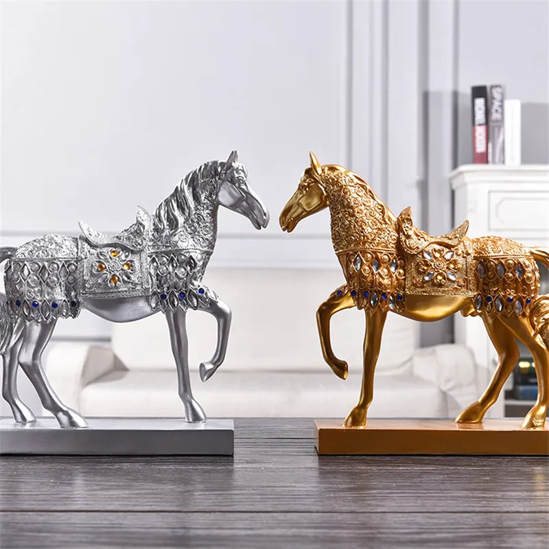Европейская смола золотая статуя рыцаря животного скульптура лошадь