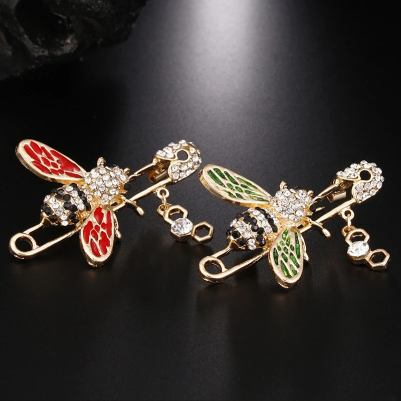 

Cute Honeybee Women Brooches Animal Shapes Crystal Bee Brooch Pins Badges For Clothes Female Brooches