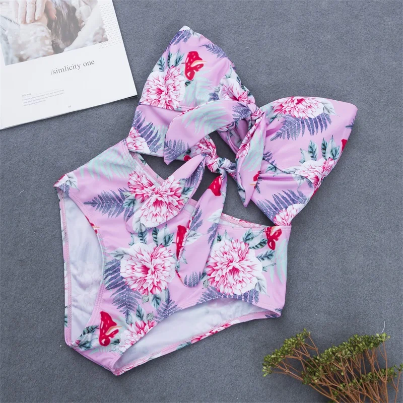 Женский купальник с узелком розовый бандажный пуш-апом и монокини бразильский 2020