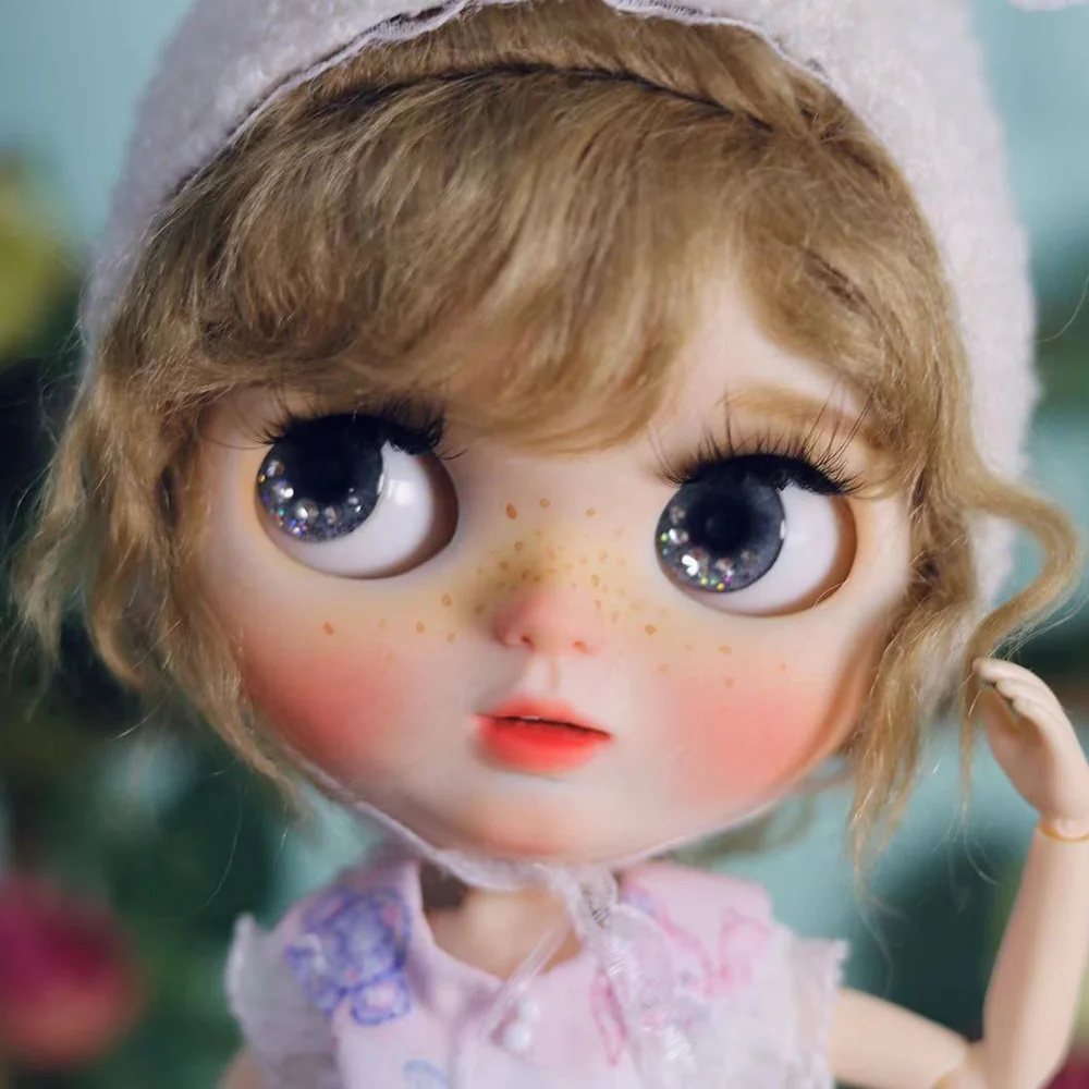 

Blyth Doll Makeup Doll With Golden Mohair wig With Hand painted eyelids Sleeping eyes 2.17.5