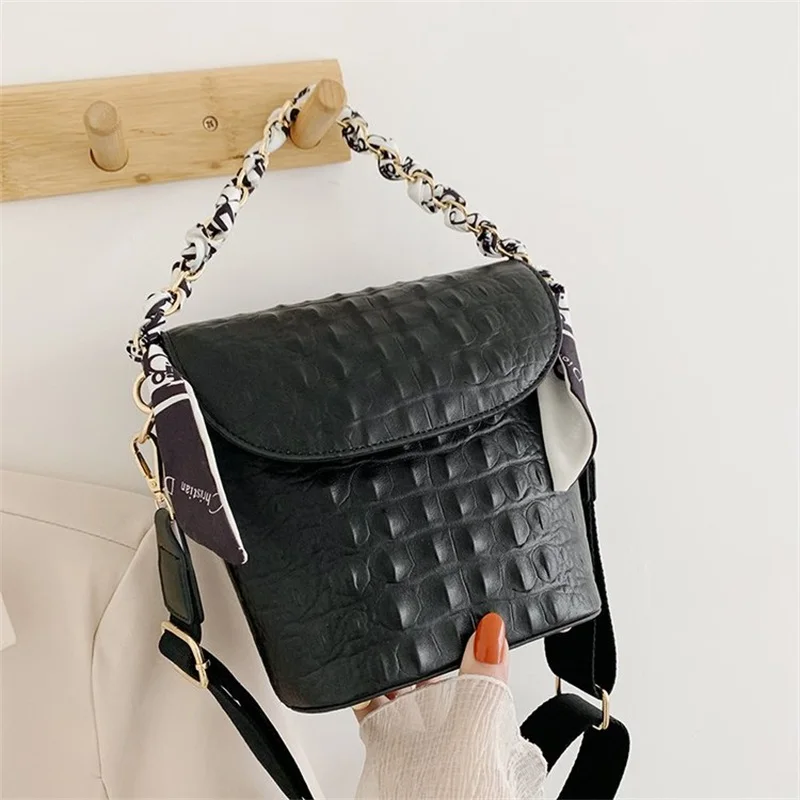 

Women Bucket Shoulder Bag Small Chain Designer Female Crossbody Luxury Brand Fashion Wide Strap Ladies Handbag Bolsos Para Mujer