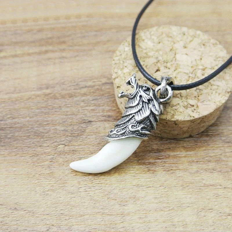 

Punk Fashion Brave Men Wolf Gog Teeth Spike Pendant Necklace Women Men Lucky Jewelry Classic Fang Tooth Amulet Pendant Necklace