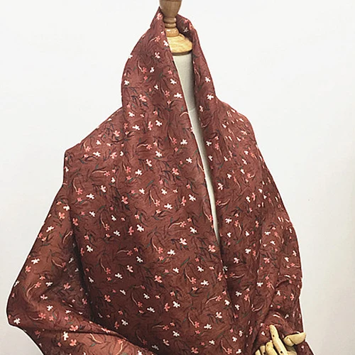 Шелковая льняная ткань с цветочным принтом на темно-коричневом дне 16momme SLN135 | Дом