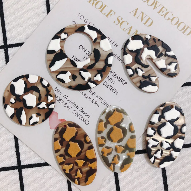 

Бесплатная доставка 10 шт. Модные леопардовые геометрические овальные круглые ювелирные изделия подвески из смолы аксессуары для украшения...