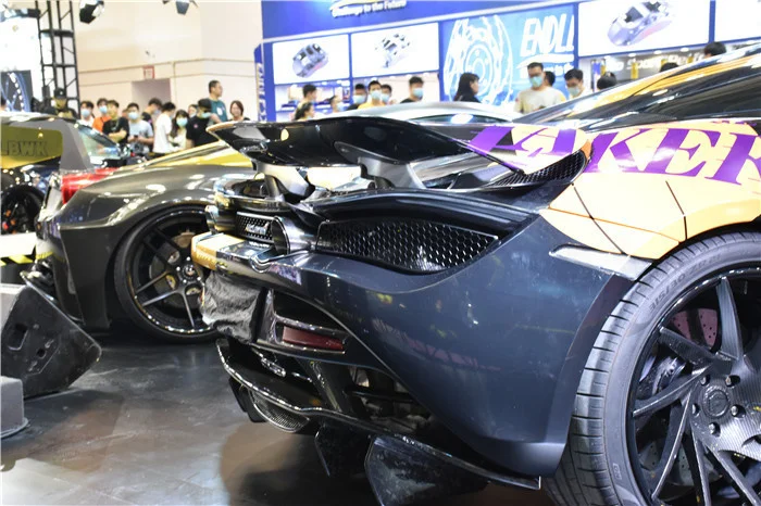 

Костюм для 720s Mclaren, Модифицированная юбка Vorsteiner из углеродного волокна, передняя боковая юбка с углом поворота, спойлер и задняя губа