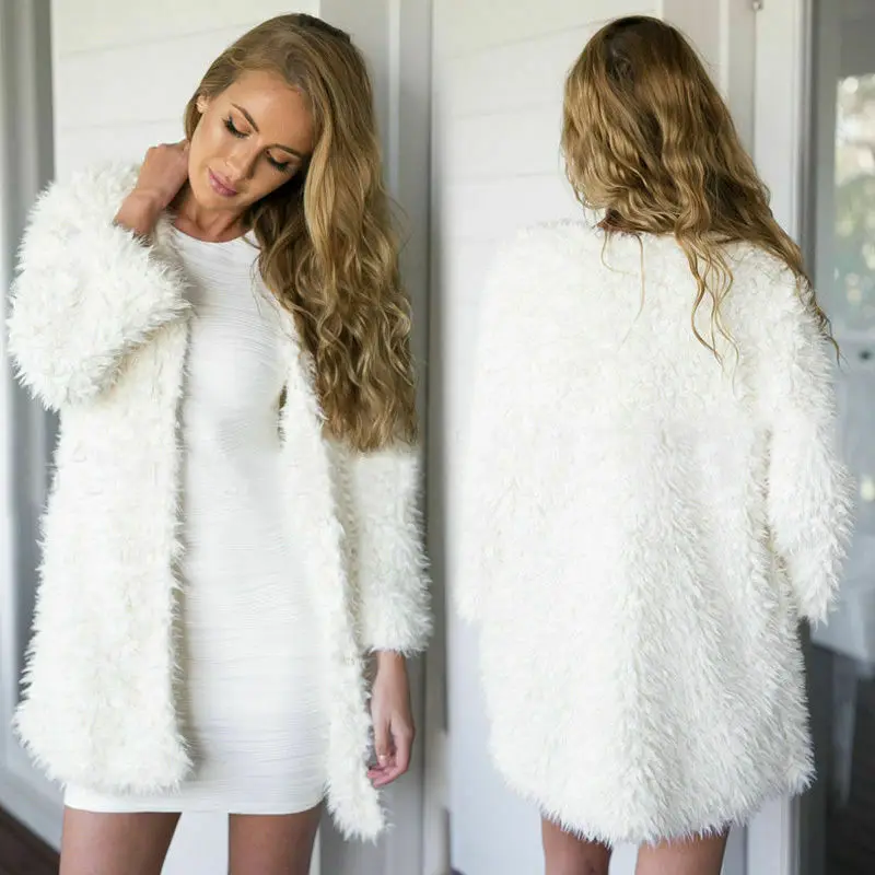 Женское длинное пальто из искусственного меха однотонное белое с длинными