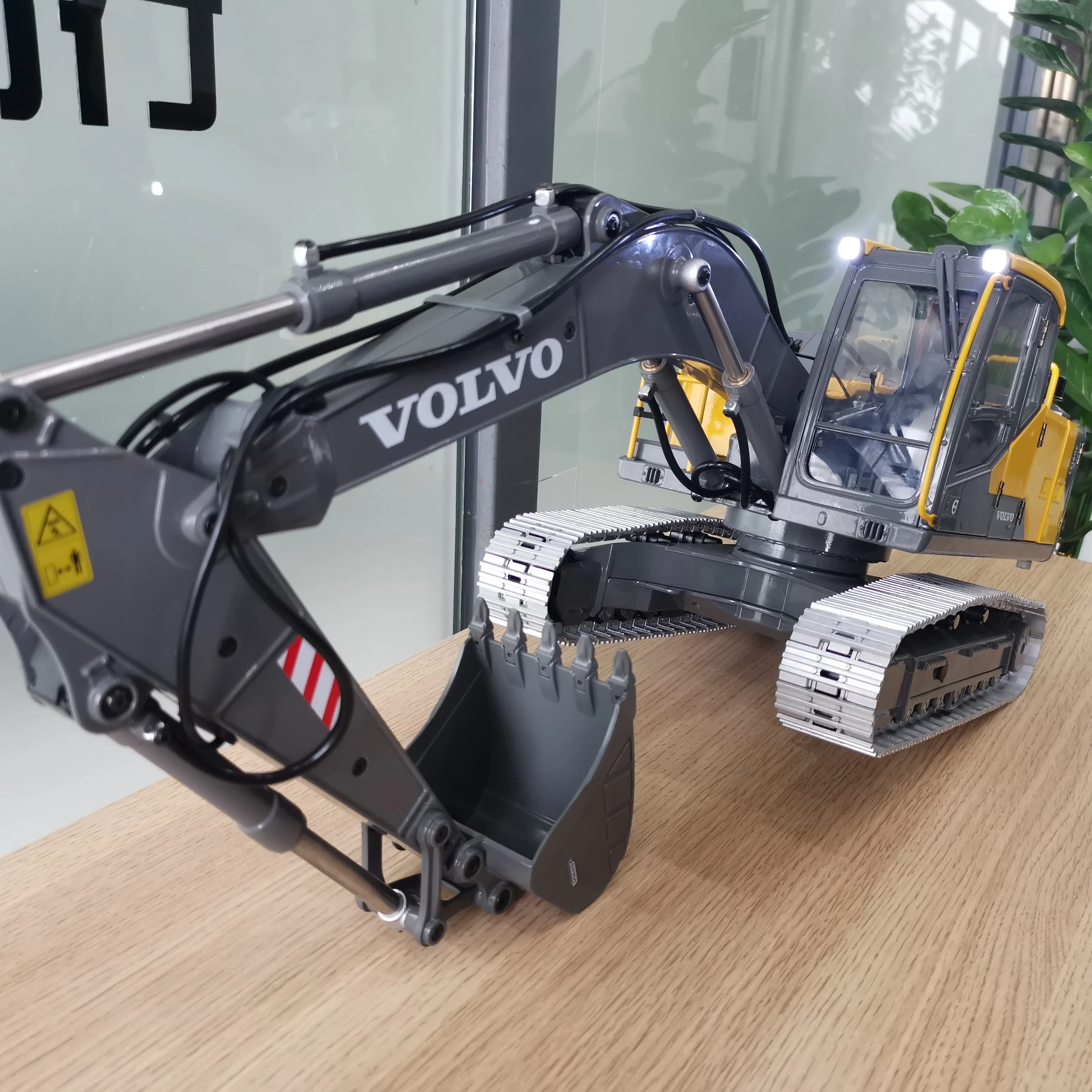 новое поступление экскават