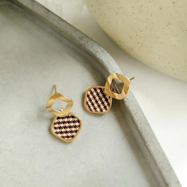 Винтажные черно белые простые мозаичные сетчатые серьги корейская мода