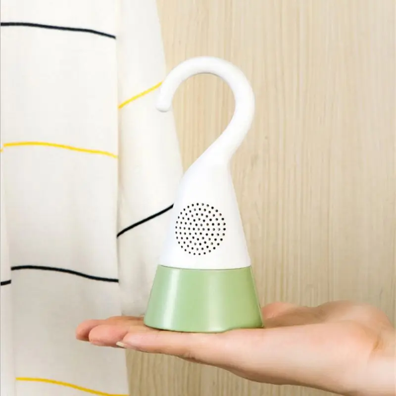 В ванных комнатах висящий внутренний осушитель для шкафа удаляет влагу дома