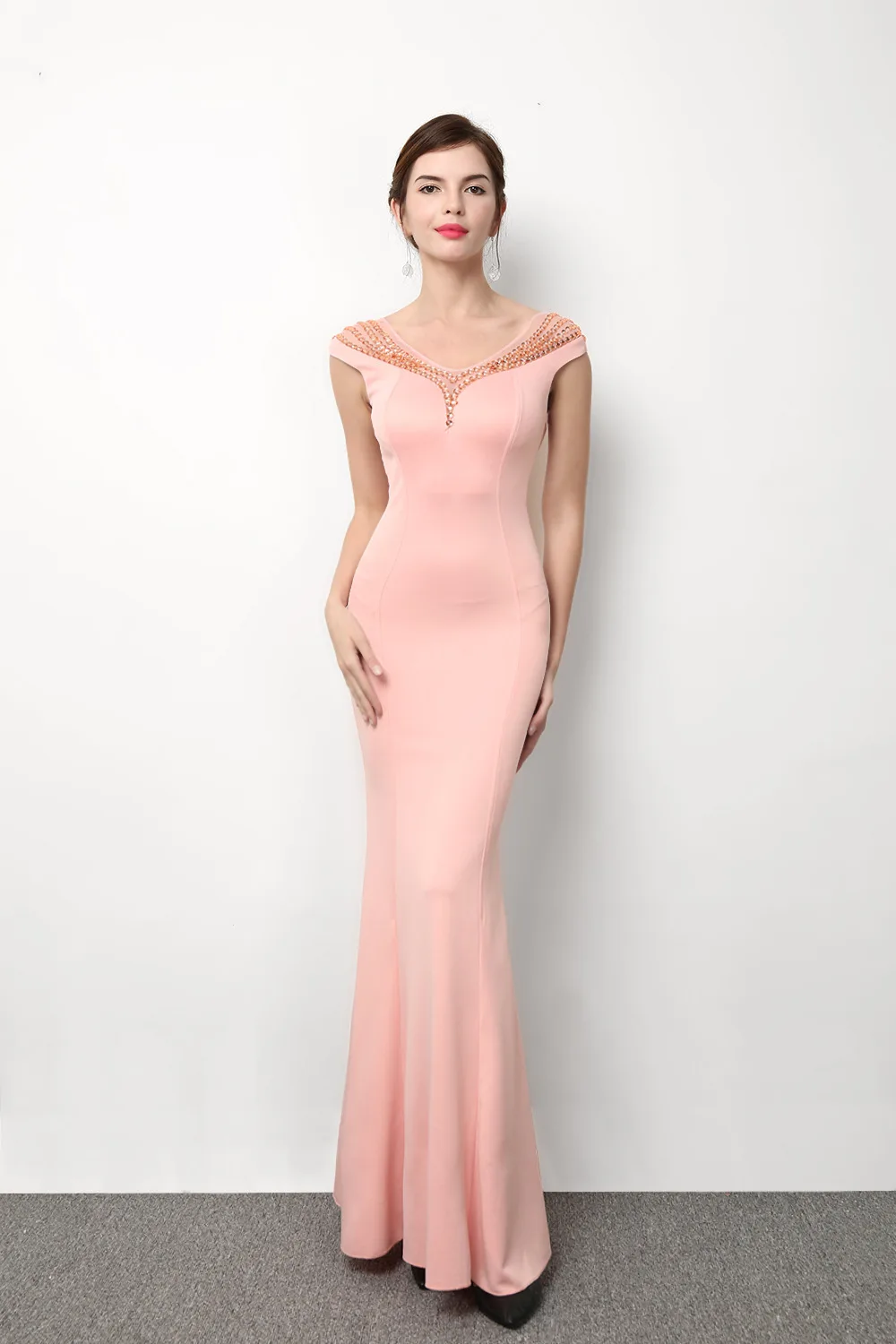 

Elegant Pink Mermaid Evening Dress For Women Scoop Neck V-Back Long Satin Formal Occasion Gown Beadding Neckline